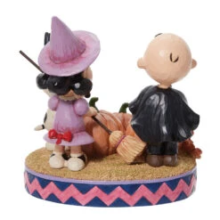Enesco Jim Shore Peanuts Gang Halloween Figurine With Light, 5.55" 7 Enesco Jim Shore Peanuts Gang Halloween Figurine With Light, 5.55" -Hallmark Jim Shore Peanuts Halloween Figurine With Light 6013037 03