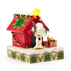 Enesco Jim Shore Peanuts Snoopy Decorating Doghouse Light-Up Figurine, 6.3" -Hallmark Snoopy Decorates Doghouse for Holidays Figurine 6017241 05